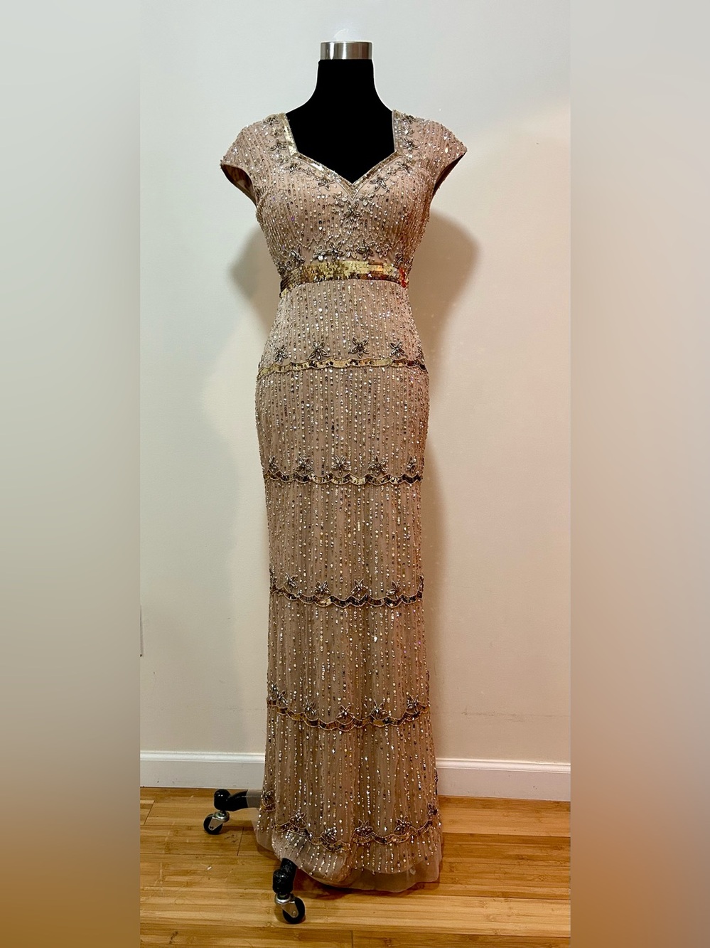 NWOT Mac Duggal 9089 Nude Gold Hand-Beaded Sequin Gown Size 4